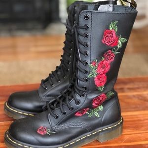 1460 VONDA FLORAL LEATHER LACE UP BOOTS
 Dr. Martins
